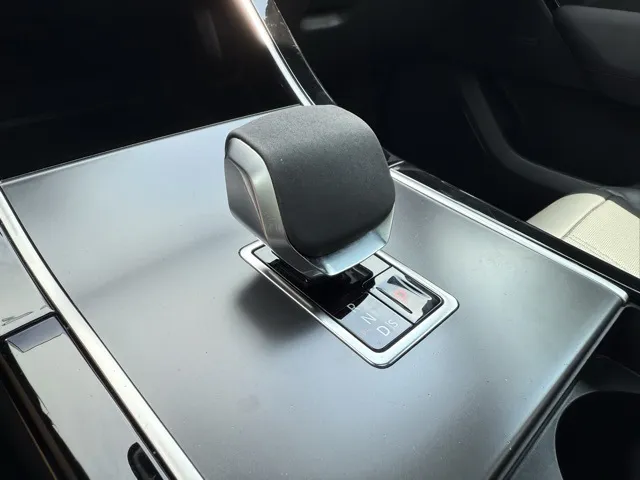 2024 Land Rover Range Rover Velar SE photo 17