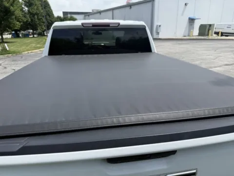 More photos of 2021 GMC Sierra 1500 Elevation at Indy Luxury Motorsports, IN