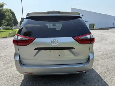 More photos of 2020 Toyota Sienna L at Indy Luxury Motorsports, IN