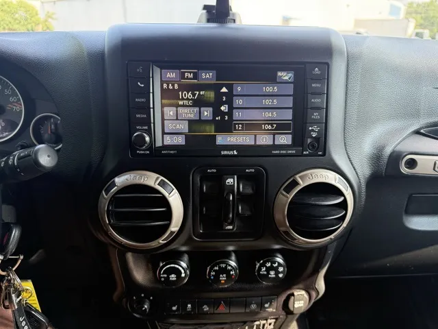 2016 Jeep Wrangler Sahara photo 16