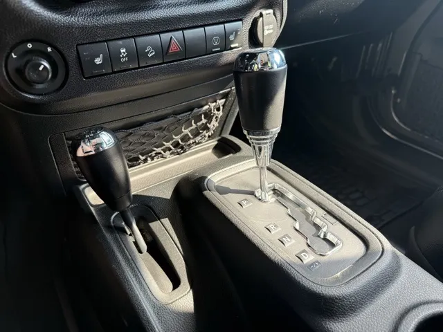 2016 Jeep Wrangler Sahara photo 25