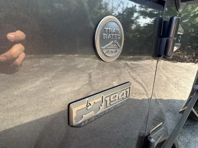2016 Jeep Wrangler Sahara photo 13