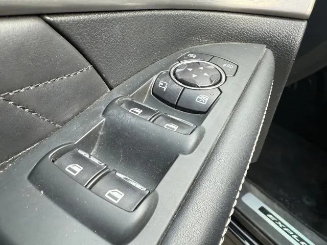 2016 Ford Explorer Platinum photo 3