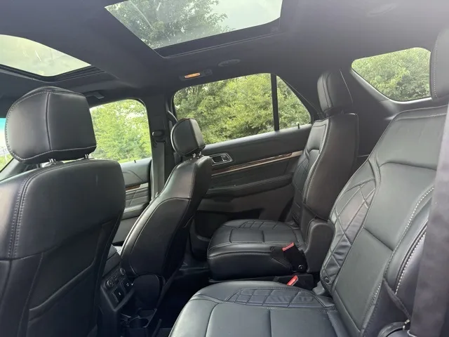 2016 Ford Explorer Platinum photo 4