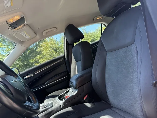 2018 Chrysler 300 Touring Limited photo 4
