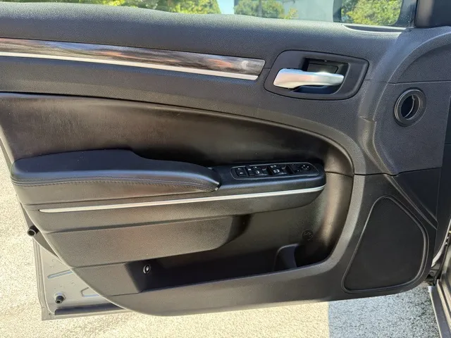 2018 Chrysler 300 Touring Limited photo 12