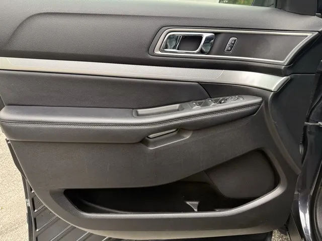 2017 Ford Explorer XLT photo 11