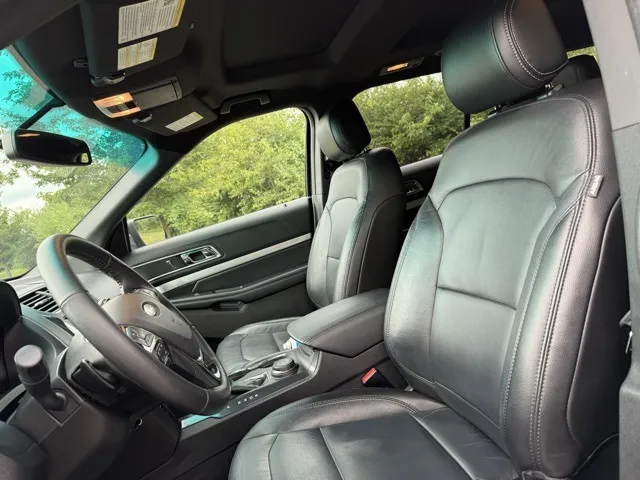 2017 Ford Explorer XLT photo 2