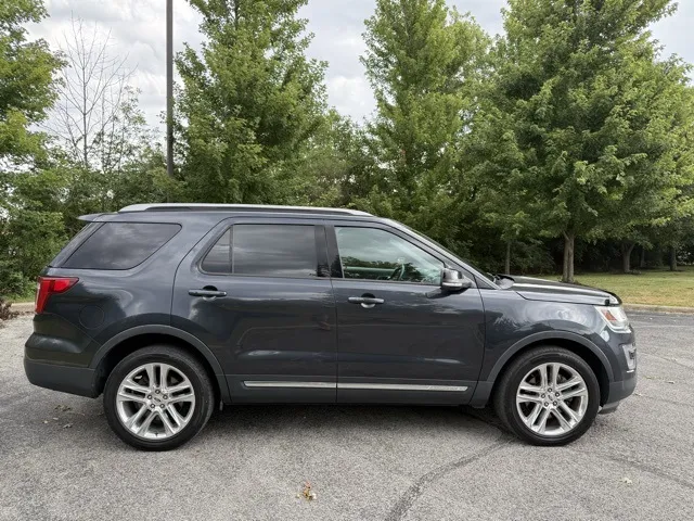 2017 Ford Explorer XLT photo 9