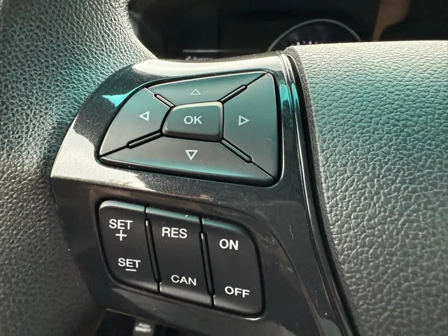 2017 Ford Explorer XLT photo 25