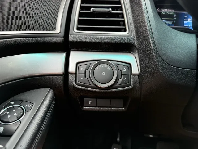 2017 Ford Explorer XLT photo 26