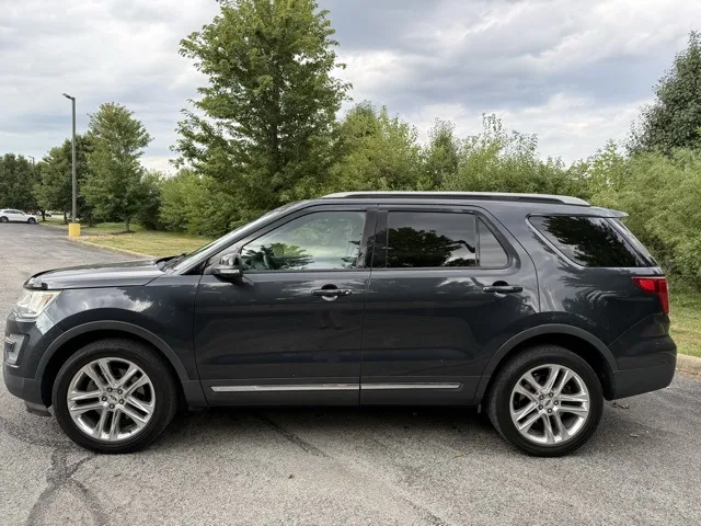 2017 Ford Explorer XLT photo 19