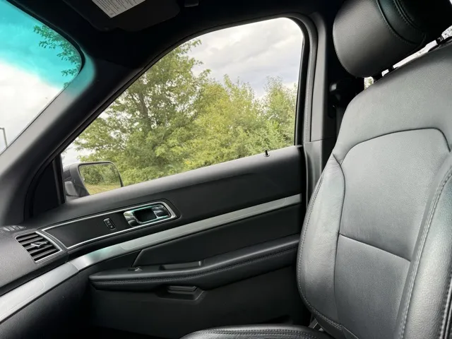 2017 Ford Explorer XLT photo 8