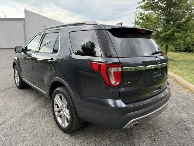 2017 Ford Explorer XLT photo 10