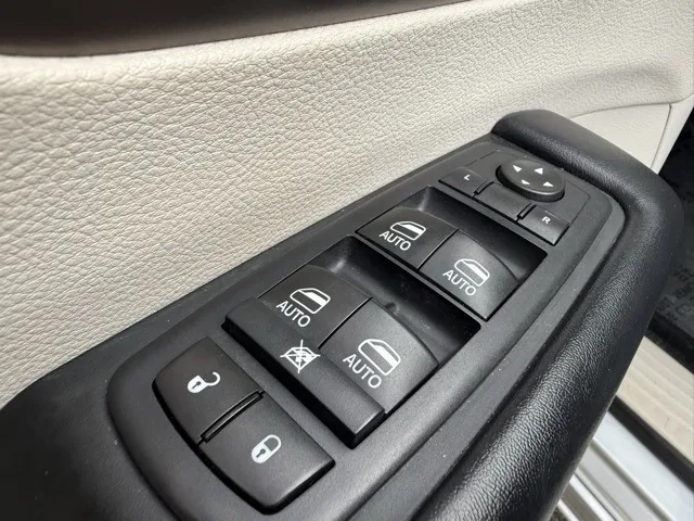2017 Chrysler Pacifica Touring Plus photo 4