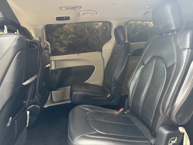 2017 Chrysler Pacifica Touring Plus photo 5