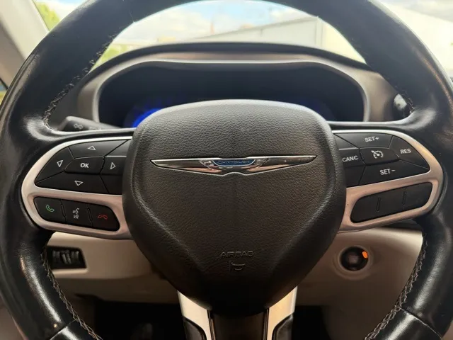 2017 Chrysler Pacifica Touring Plus photo 6