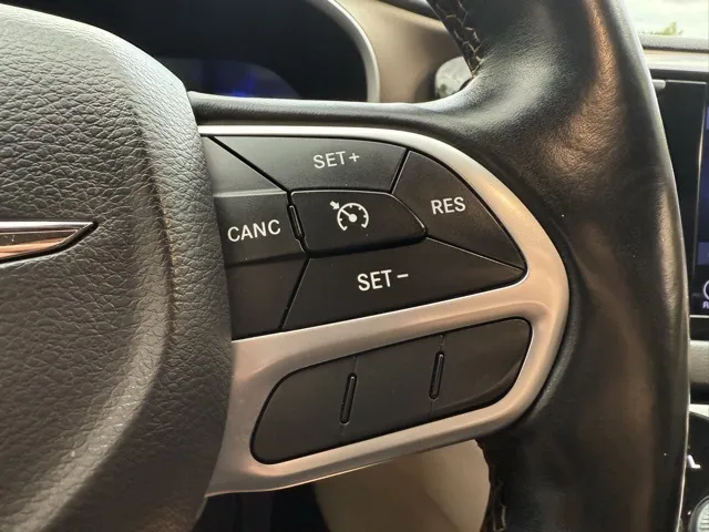 2017 Chrysler Pacifica Touring Plus photo 15