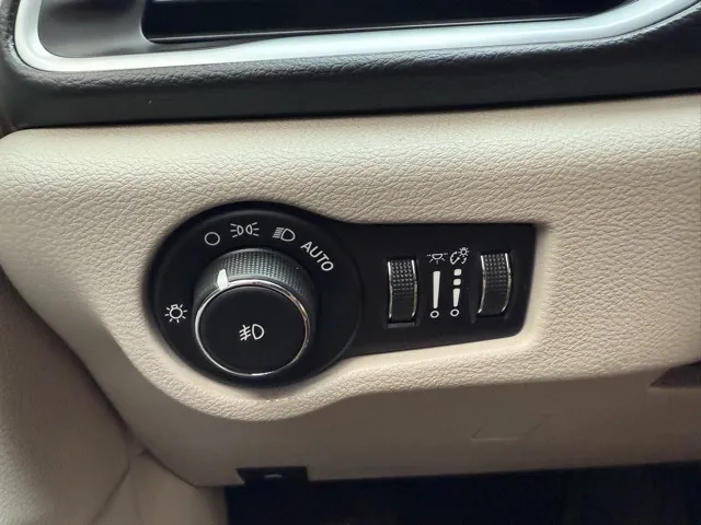 2017 Chrysler Pacifica Touring Plus photo 16
