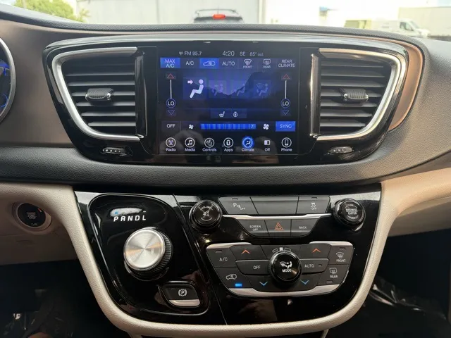 2017 Chrysler Pacifica Touring Plus photo 8
