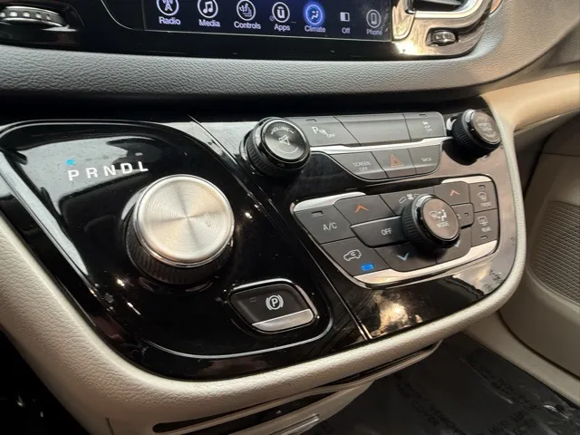 2017 Chrysler Pacifica Touring Plus photo 24