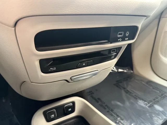 2017 Chrysler Pacifica Touring Plus photo 9
