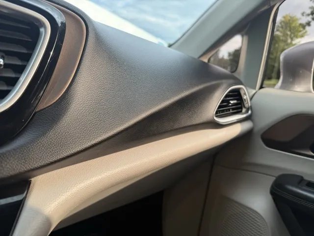 2017 Chrysler Pacifica Touring Plus photo 19