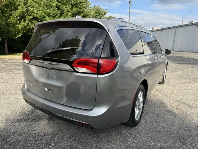 2017 Chrysler Pacifica Touring Plus photo 20