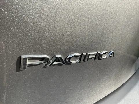 More photos of 2017 Chrysler Pacifica Touring L Plus at Indy Luxury Motorsports, IN