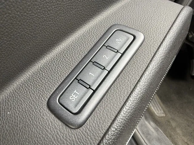 2017 Chevrolet Suburban Premier photo 4