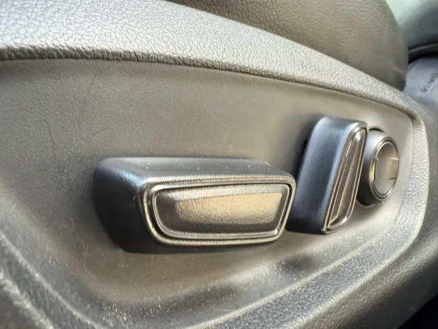 2019 Toyota Camry XSE photo 4