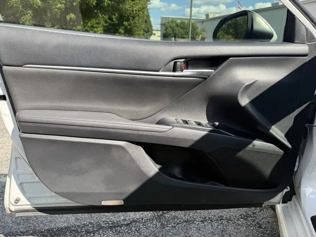 2019 Toyota Camry XSE photo 3