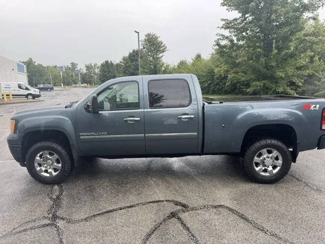2011 Gmc Sierra Denali photo 2