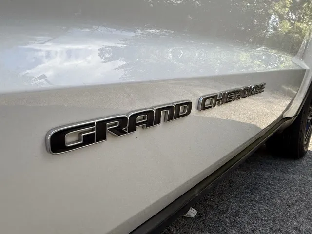 2019 Jeep Grand Cherokee Limited photo 12