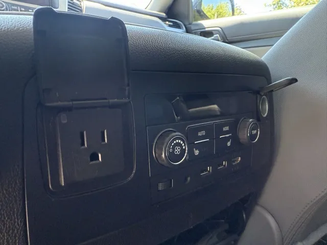 2017 Chevrolet Tahoe LT photo 17