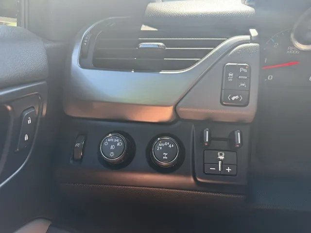 2017 Chevrolet Tahoe LT photo 8