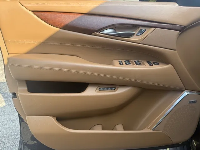2015 Cadillac Escalade Platinum photo 5
