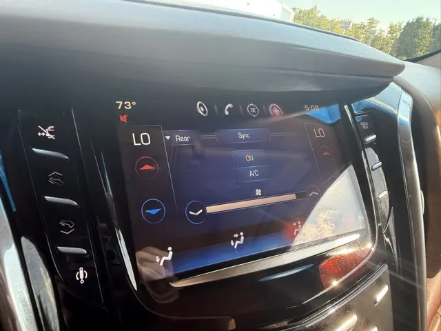 2015 Cadillac Escalade Platinum photo 27