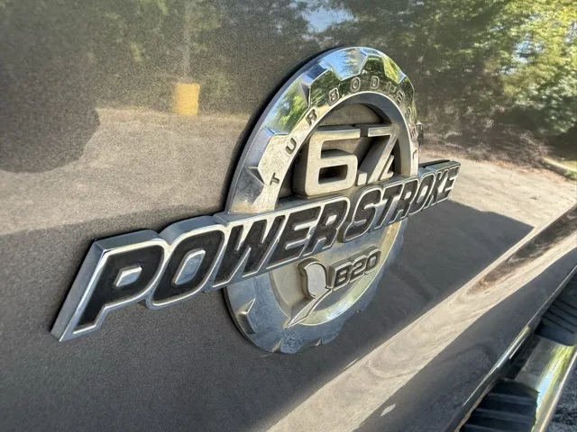 2013 Ford F-250 Lariat photo 4