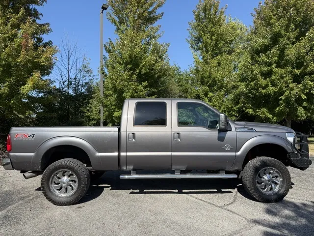 2013 Ford F-250 Lariat photo 12