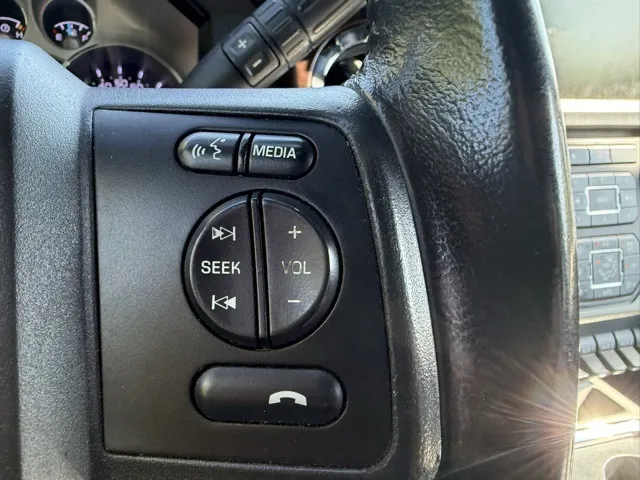 2013 Ford F-250 Lariat photo 30