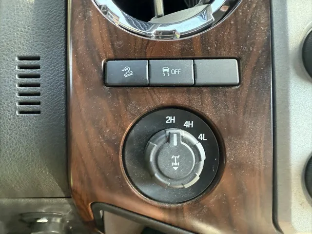 2013 Ford F-250 Lariat photo 19