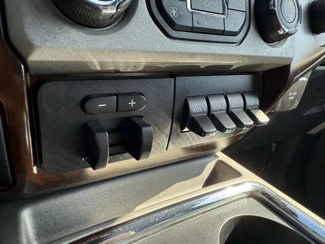 2013 Ford F-250 Lariat photo 10