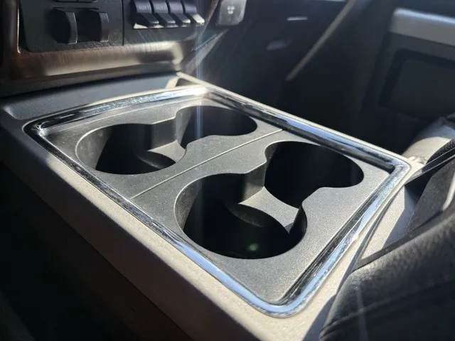 2013 Ford F-250 Lariat photo 11