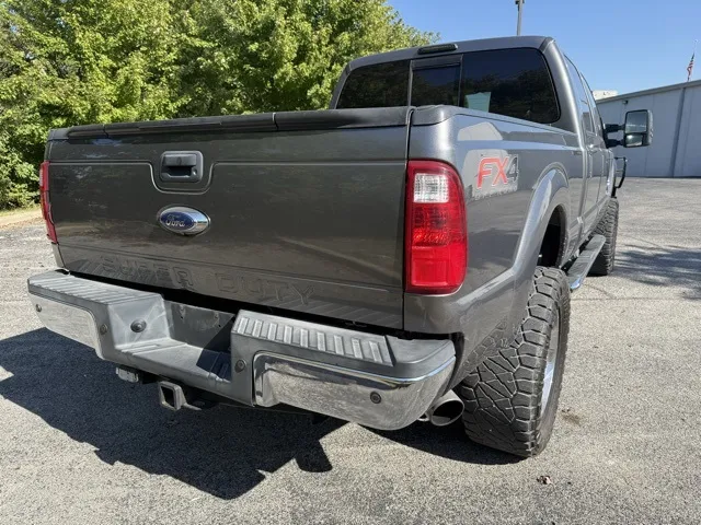 2013 Ford F-250 Lariat photo 2