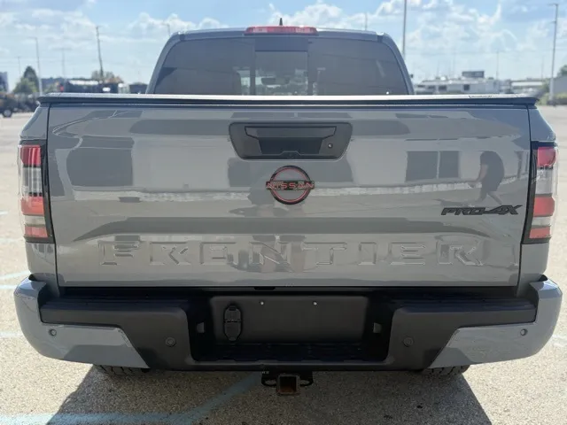 2023 Nissan Frontier PRO-4X photo 2