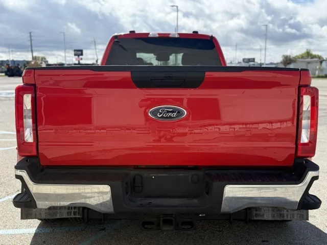 2025 Ford F-350 photo 2