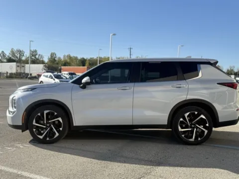 Another view of 2022 Mitsubishi Outlander ES for sale in Indianapolis, IN at Indy Luxury Motorsports