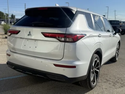 More photos of 2022 Mitsubishi Outlander ES at Indy Luxury Motorsports, IN