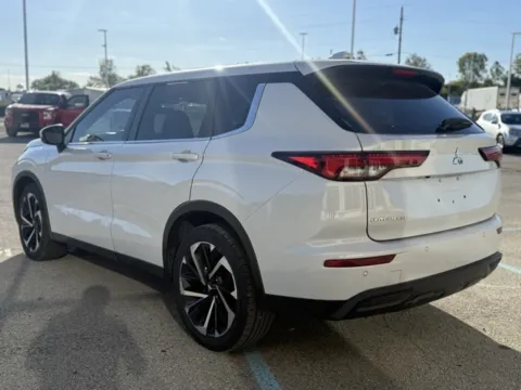 More photos of 2022 Mitsubishi Outlander ES at Indy Luxury Motorsports, IN